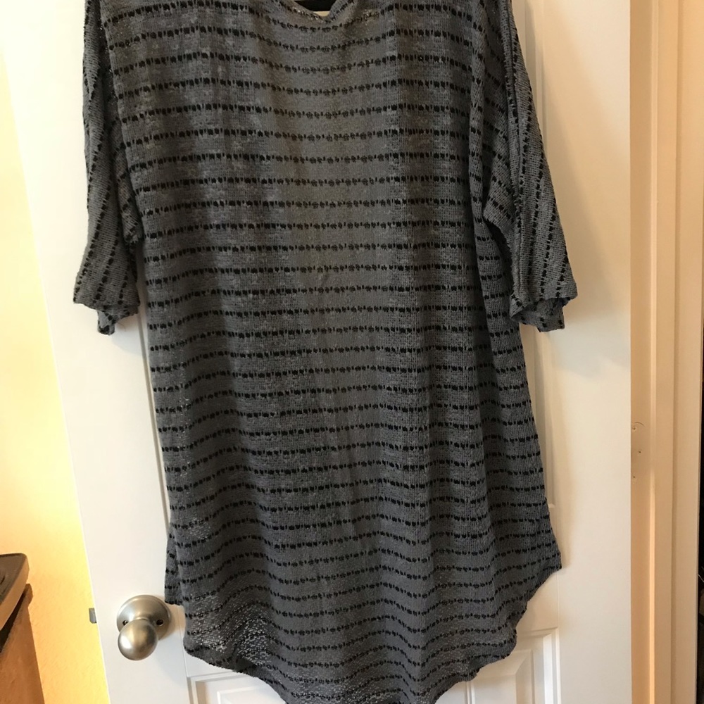 Gray and black Lindsey